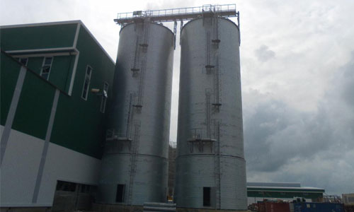 Planta de silos de la nueva fábrica de Carlsberg en Myanmar ya en pleno funcionamiento