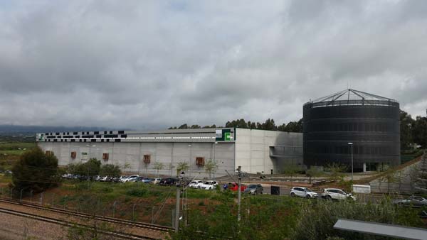 Un silo métallique abrite les nouveaux bureaux de la société Silos Córdoba