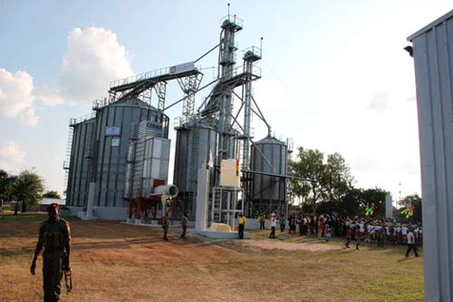 El Presidente de Mozambique inaugura nueva planta de silos en Nhamatanda