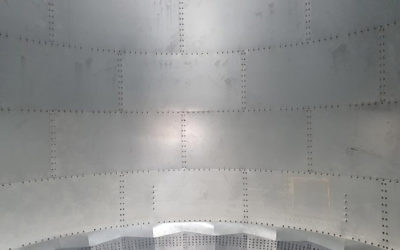 Flat metal sheet lining for silos