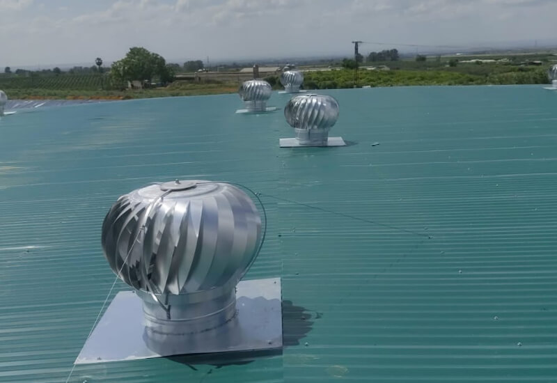 Nouveau réservoir de 3 000 m³ avec extracteurs en toiture pour eau potable