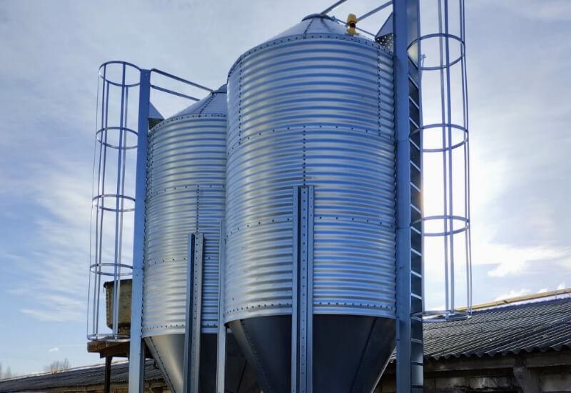 Nuevos silos granja con transportador instalados en Soria