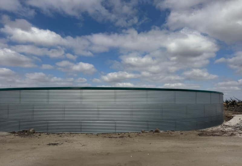 Nouveau réservoir de 3 000 m³ avec étanchéité et toit